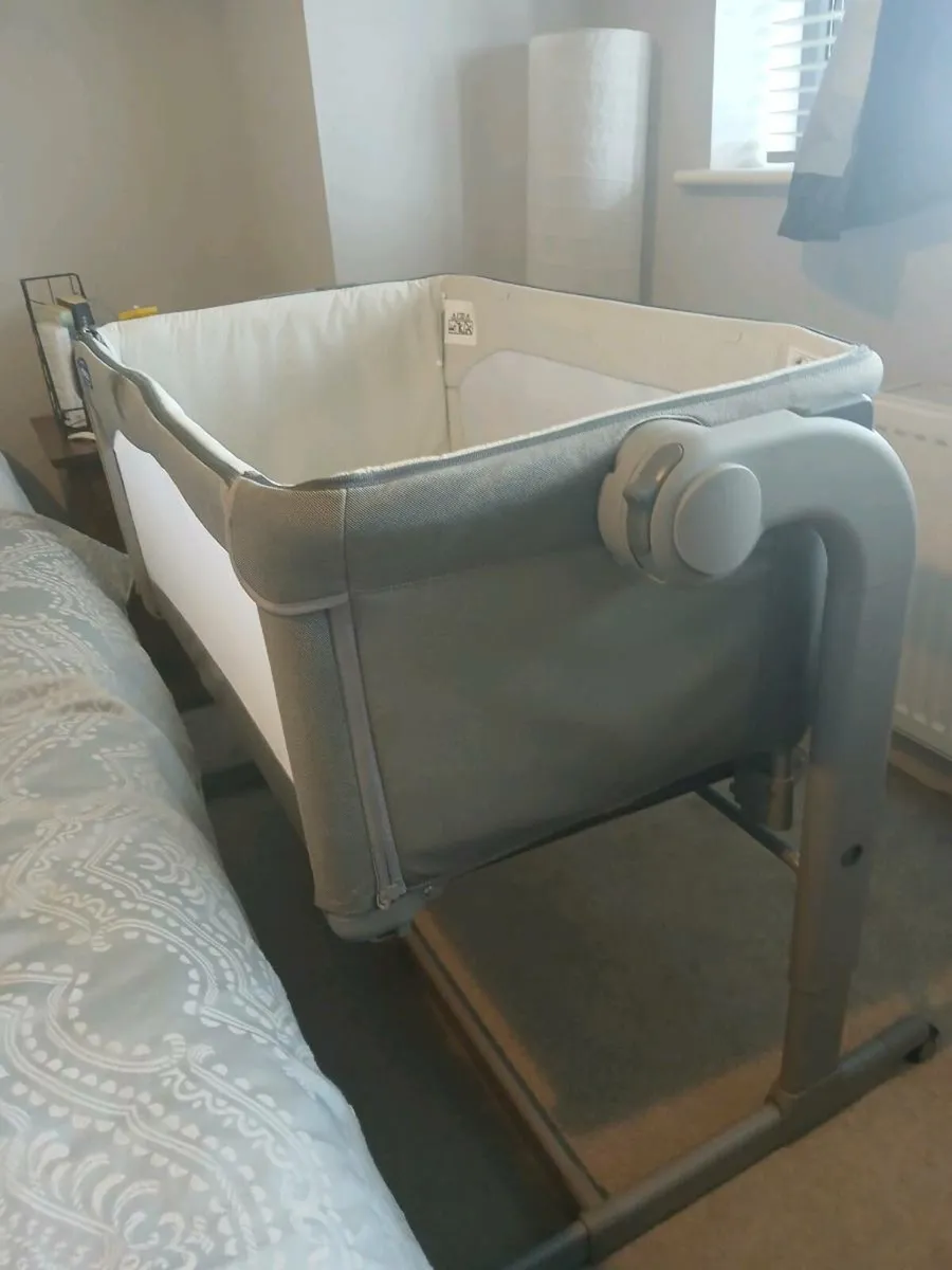 Chicco Next2me Magic Evo Bedside Crib - Image 1