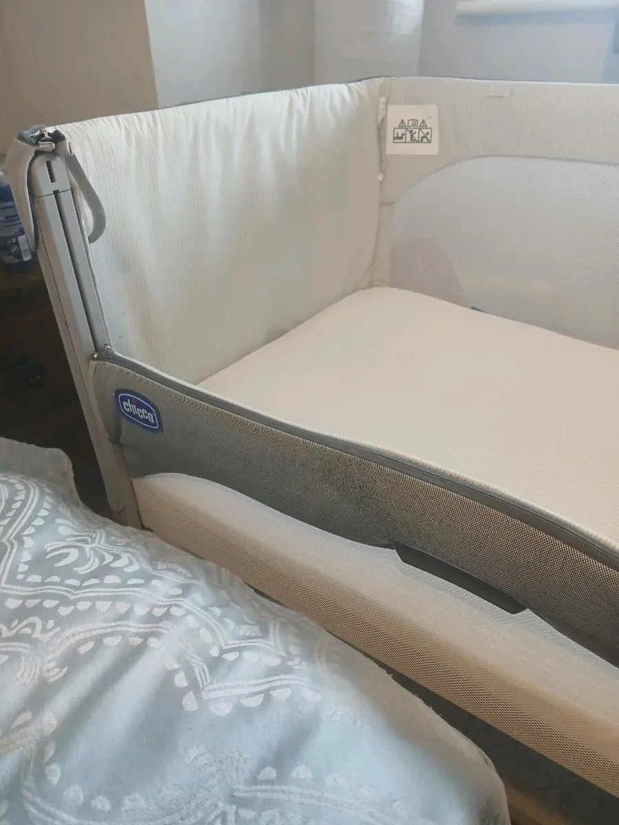 Chicco Next2me Magic Evo Bedside Crib - Image 2