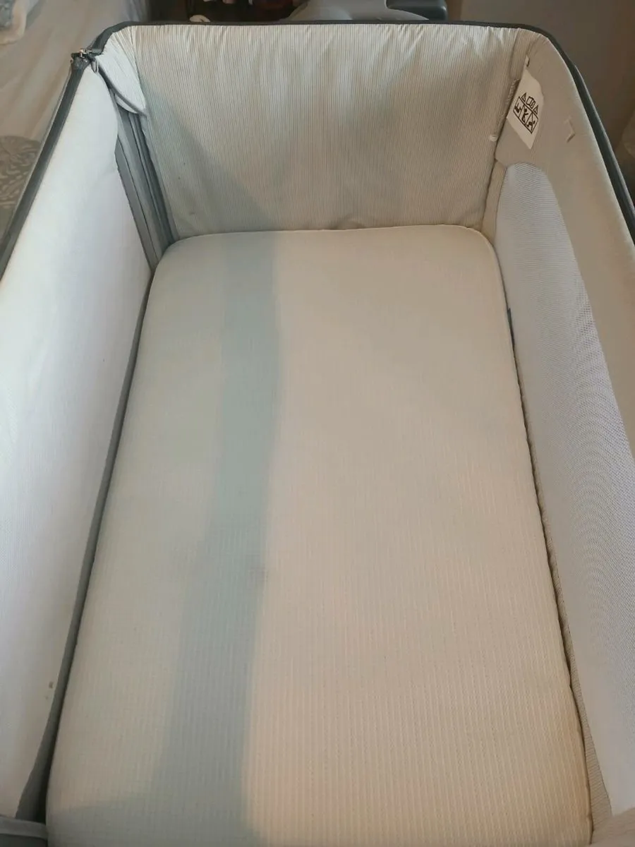 Chicco Next2me Magic Evo Bedside Crib - Image 4