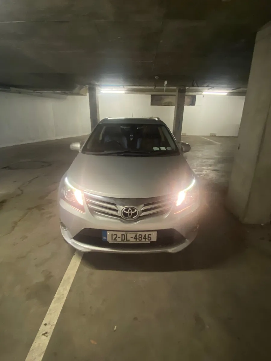 Toyota Avensis 2012 - Image 1