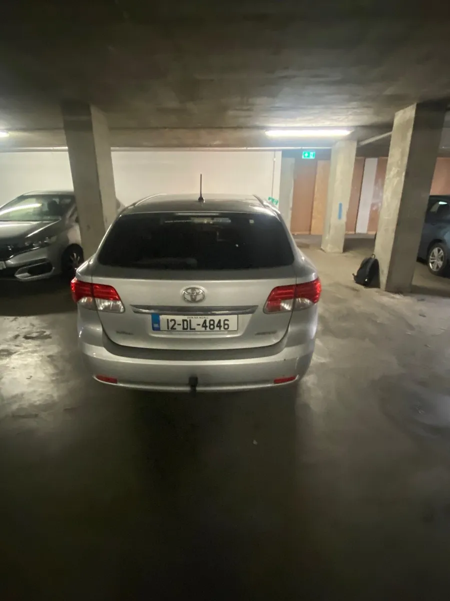 Toyota Avensis 2012 - Image 2