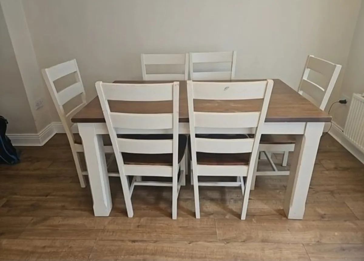 Table and six chairs - Image 1