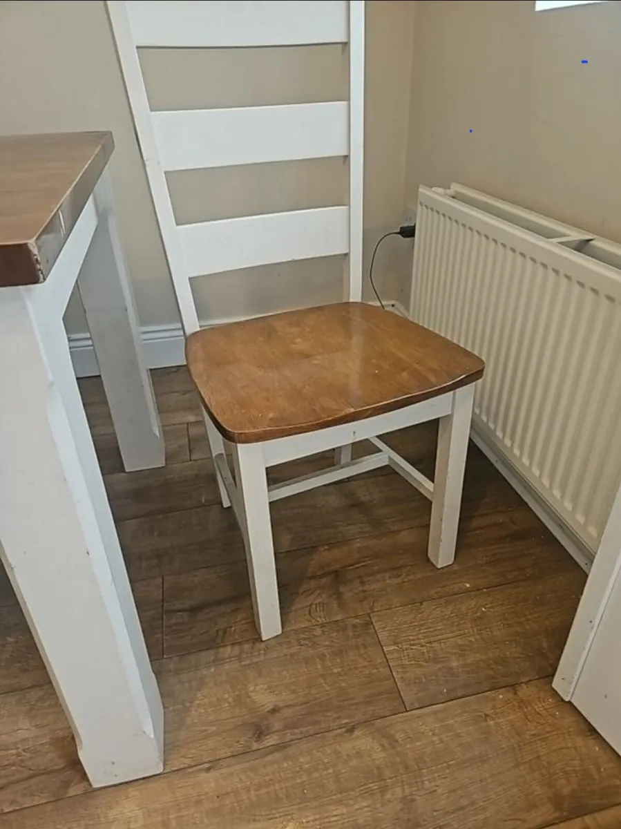Table and six chairs - Image 2