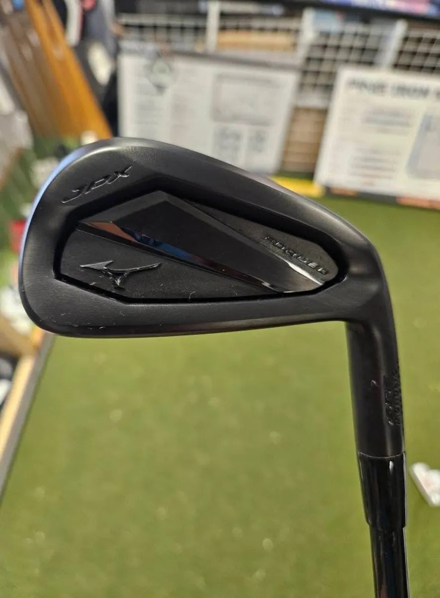 Mizuno Jpx 2025 Forged Black Irons - Image 1