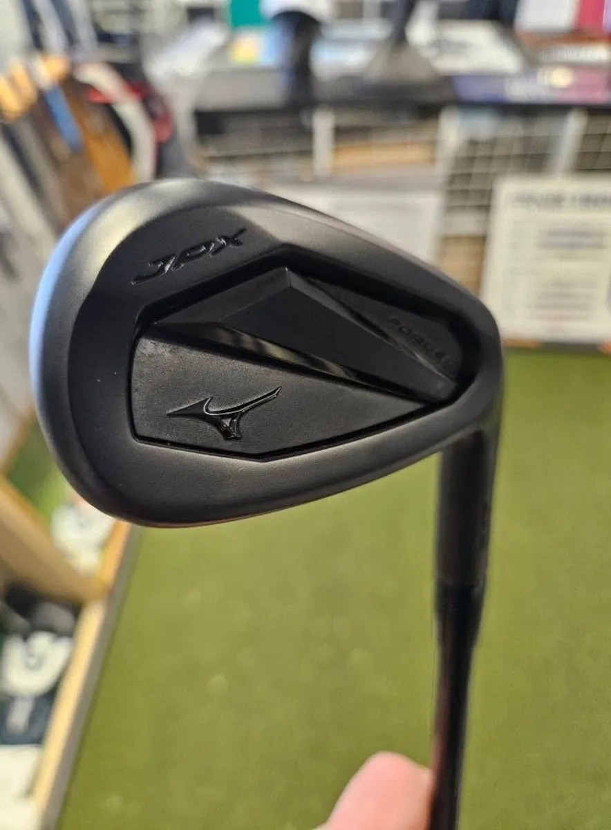 Mizuno Jpx 2025 Forged Black Irons - Image 4