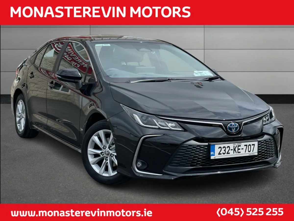 Toyota Corolla Luna Saloon 4DR Auto - Apple Carpl - Image 3