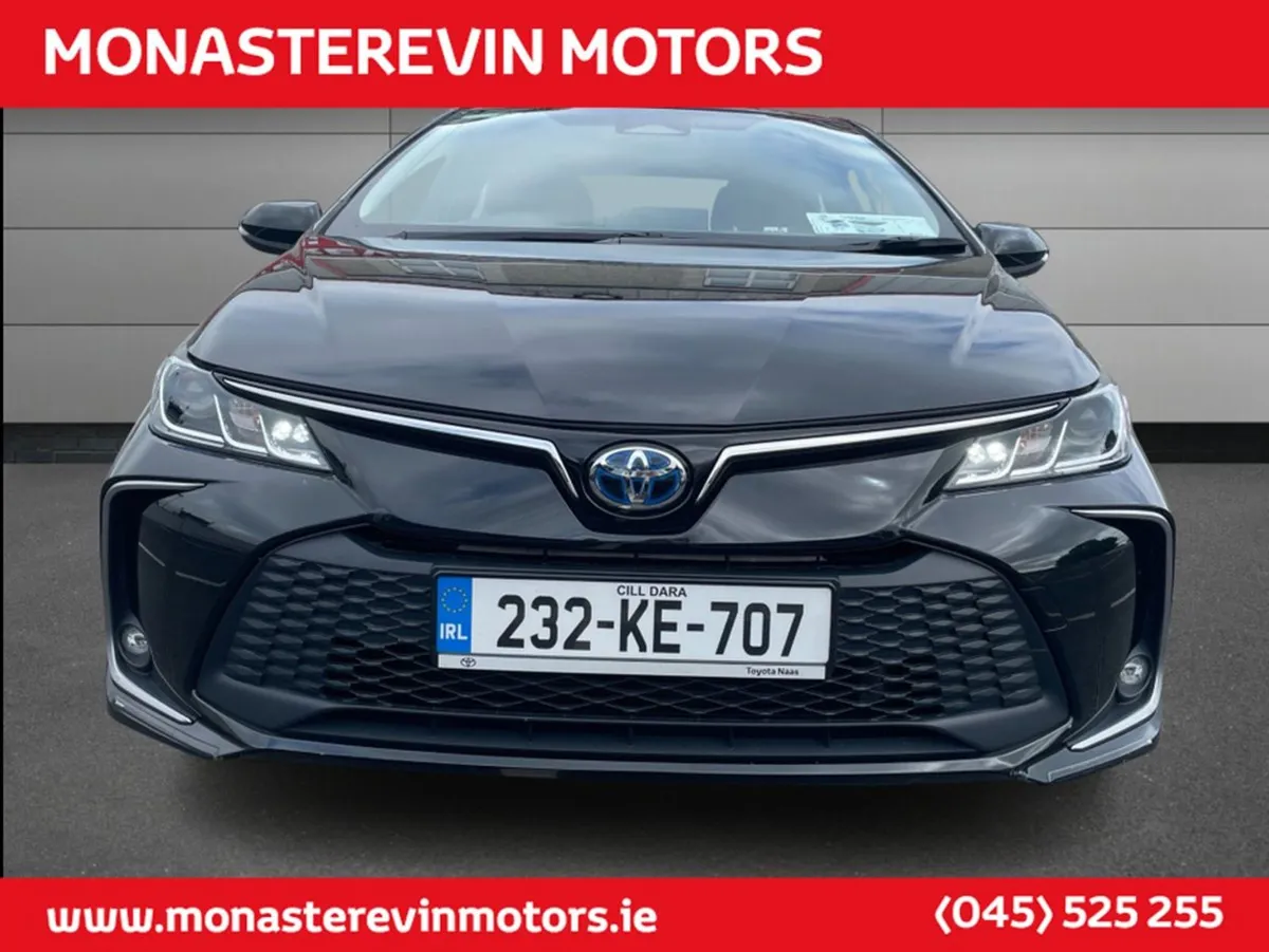 Toyota Corolla Luna Saloon 4DR Auto - Apple Carpl - Image 4