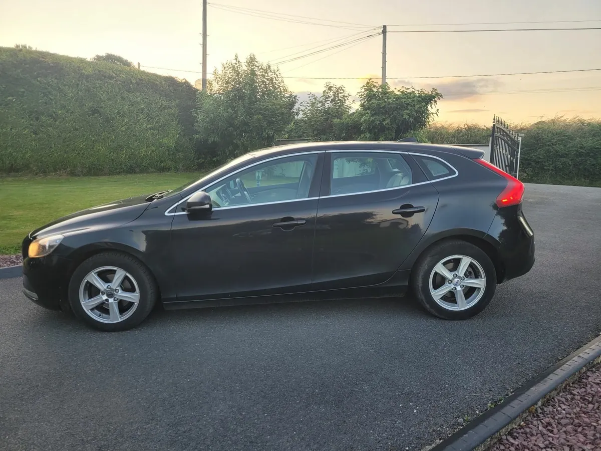 2015 VOLVO V40 1.6 DIESEL - Image 2