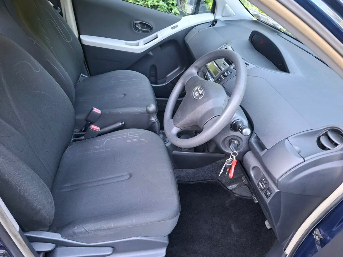 Toyota Yaris 2010 - Image 4