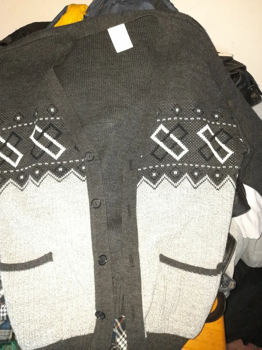 Mans Cardigan ,  tee. Top - Image 4