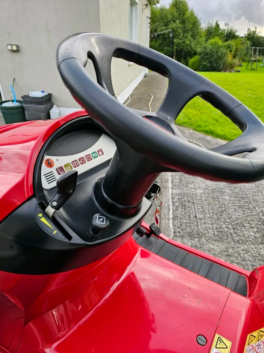 Honda HF2417 ride on mower - Image 2