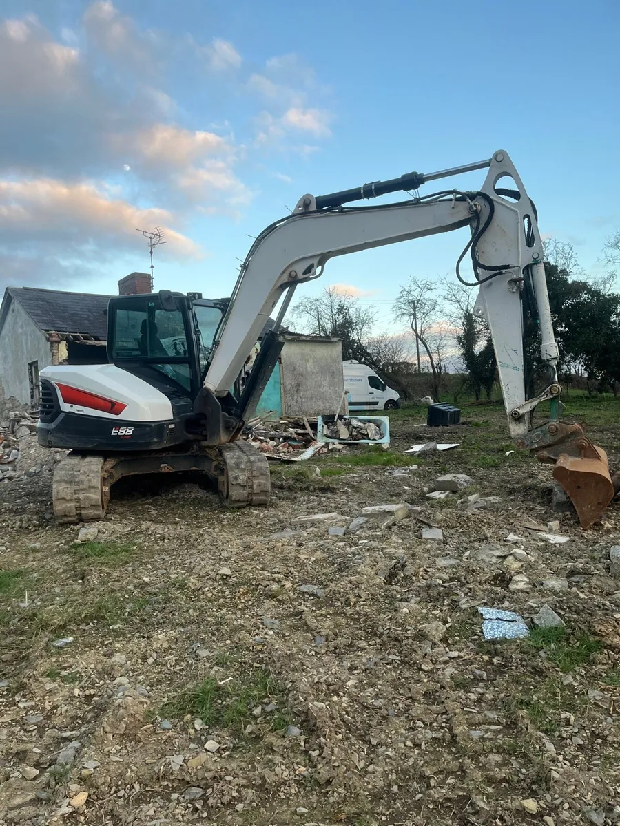 8 Ton Self Drive Digger Hire - Image 3