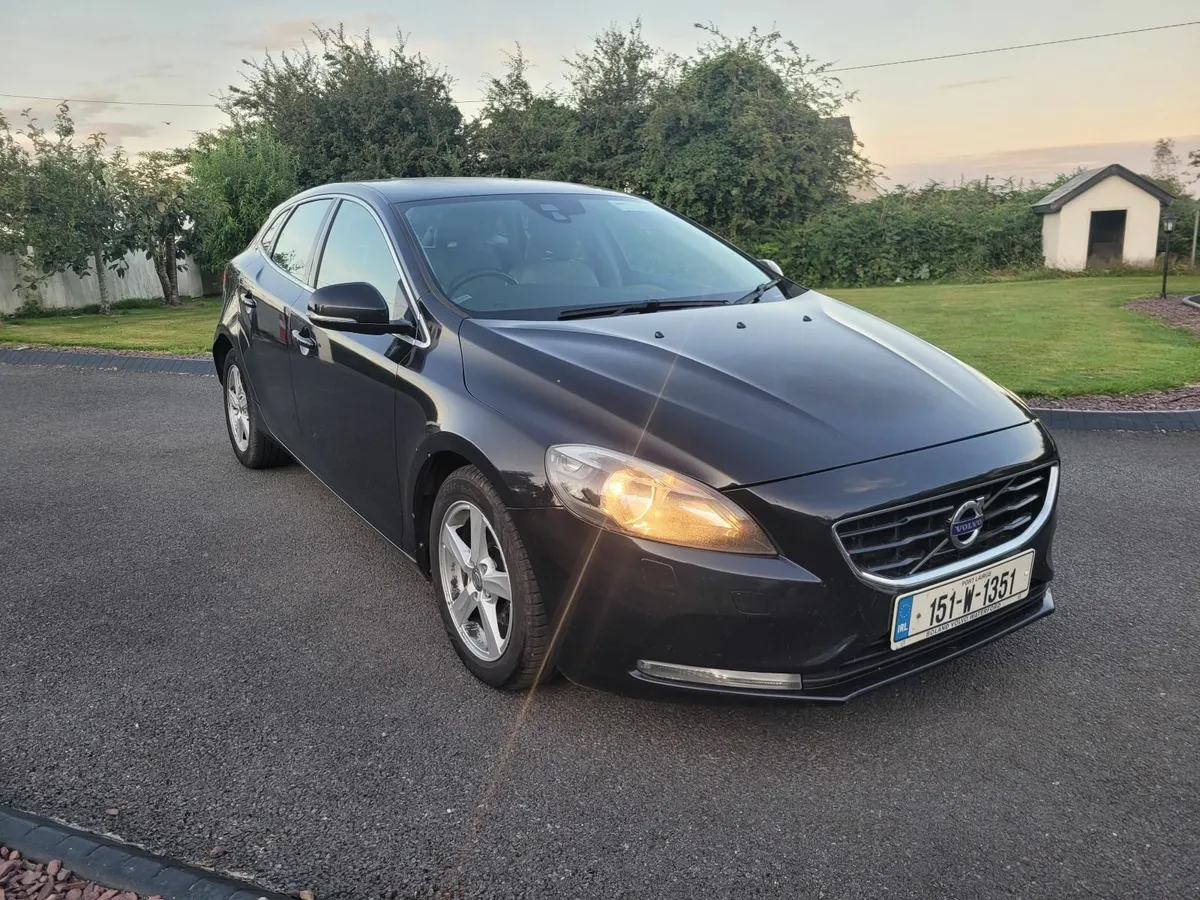 2015 VOLVO V40 1.6 DIESEL - Image 2