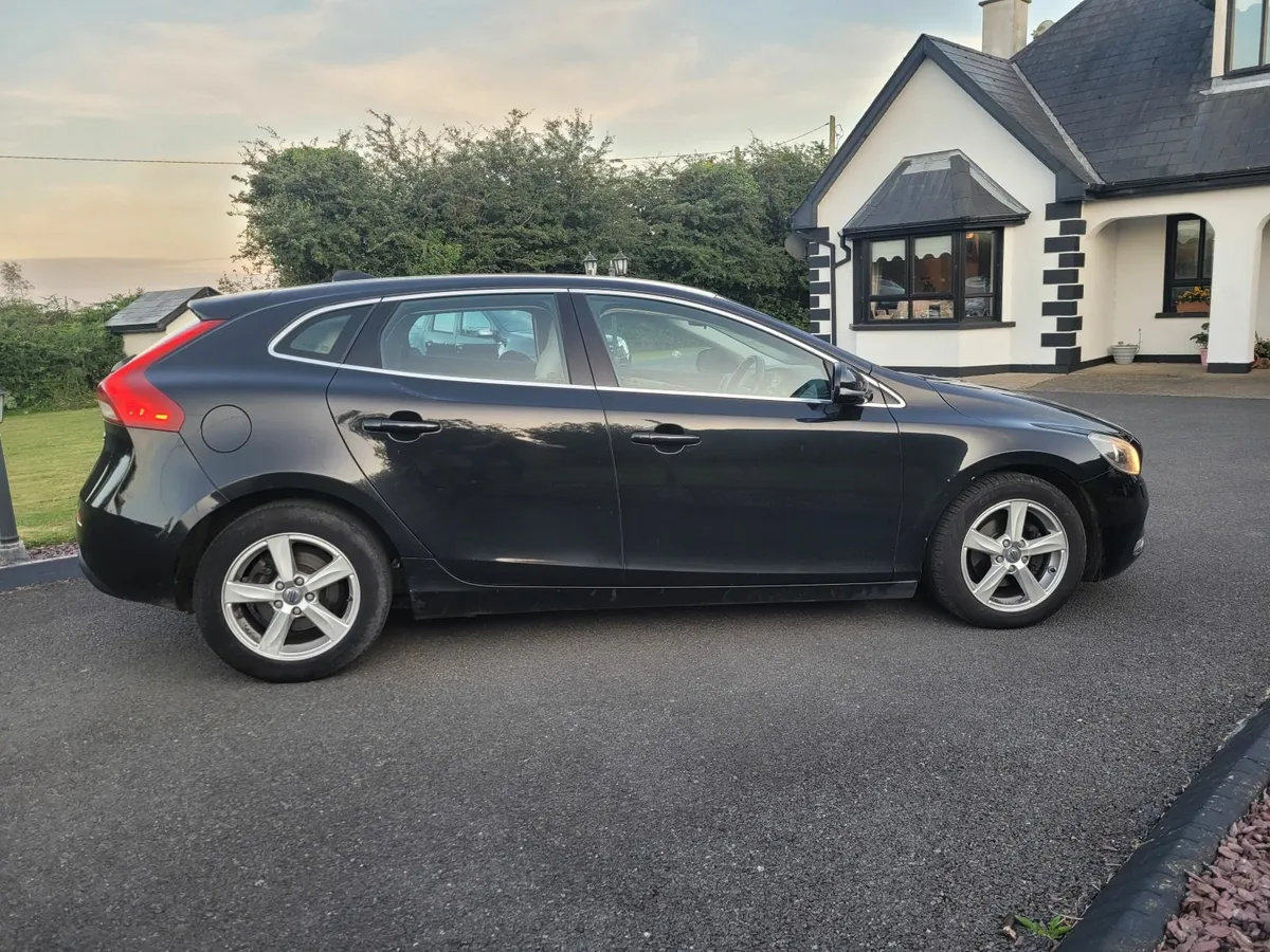 2015 VOLVO V40 1.6 DIESEL - Image 3