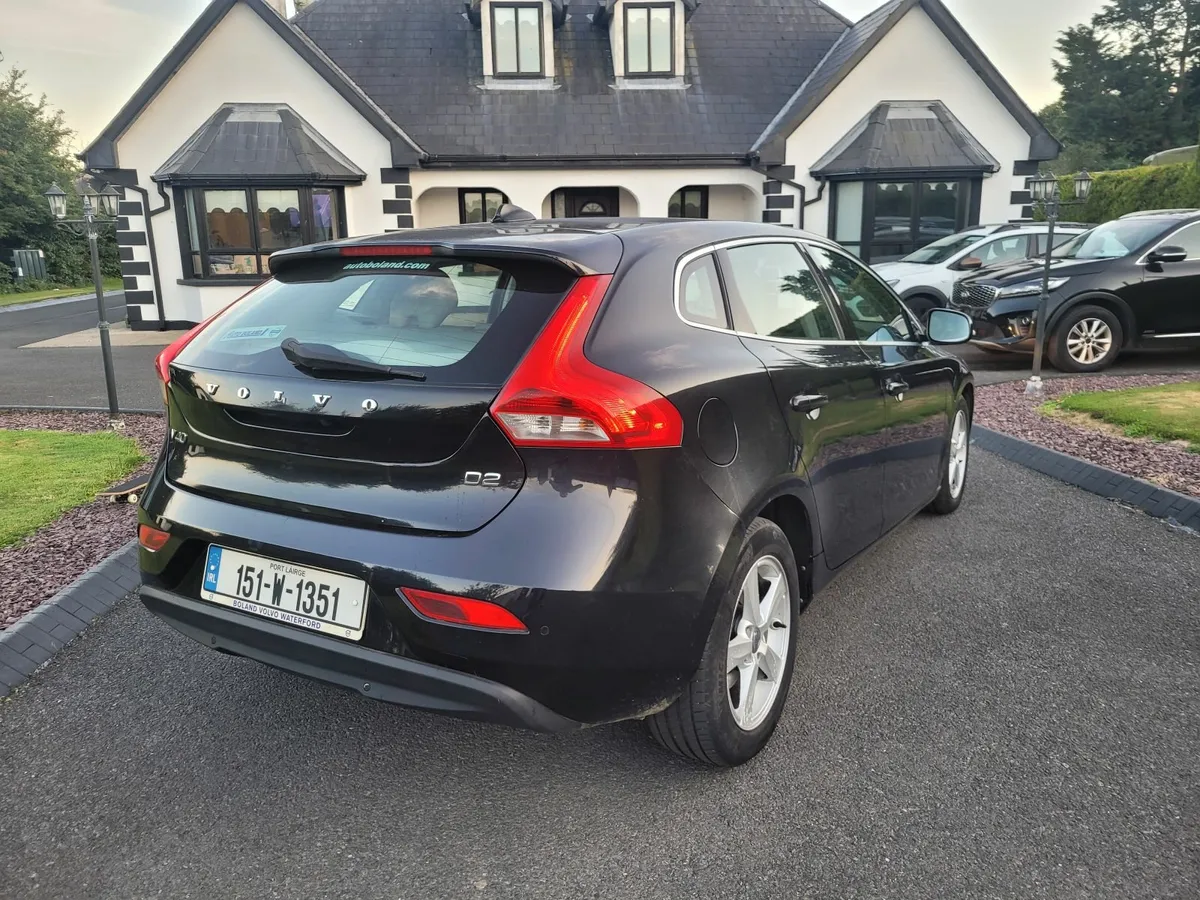 2015 VOLVO V40 1.6 DIESEL - Image 4