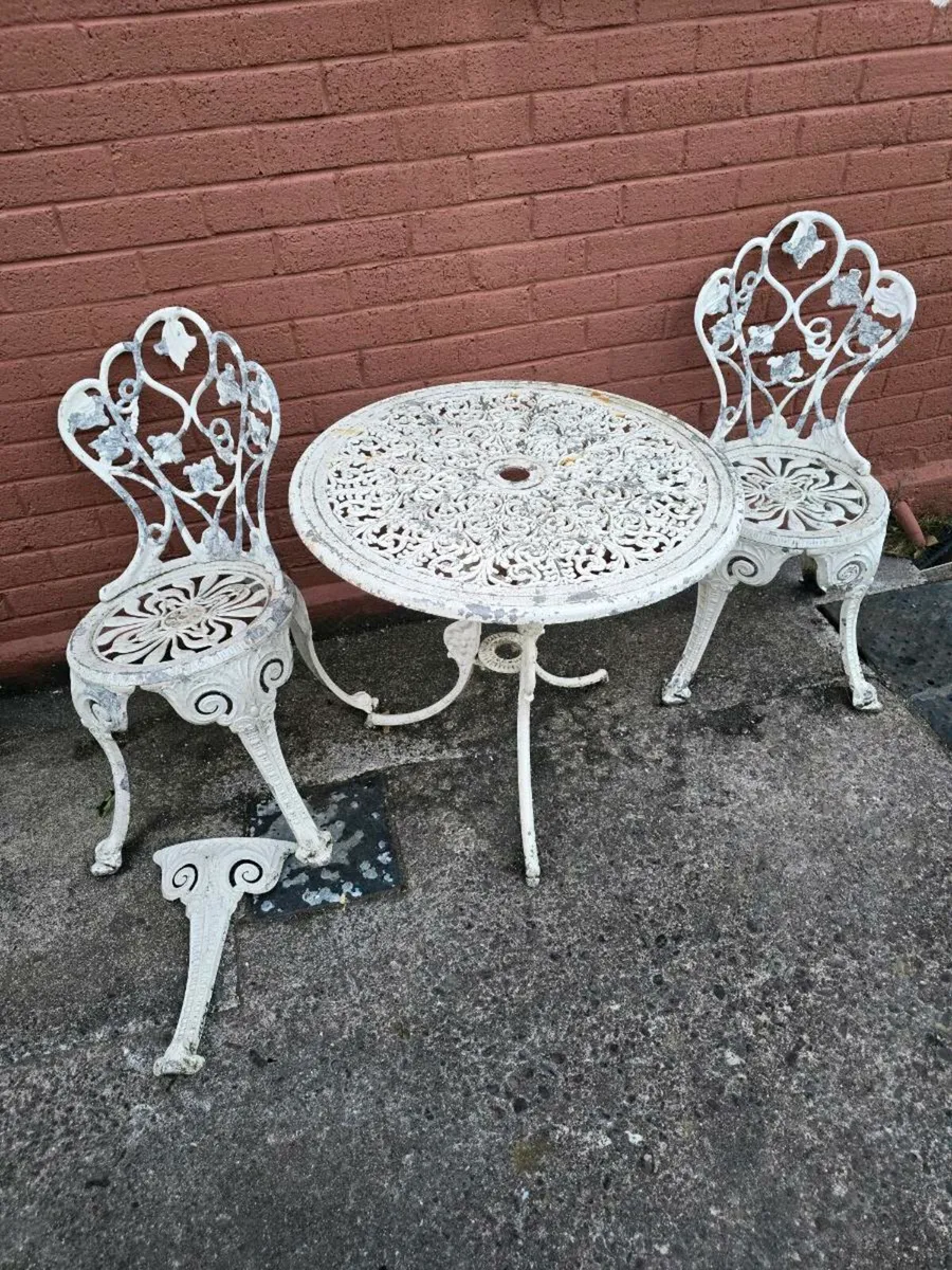 Garden Table and 2 Chairs