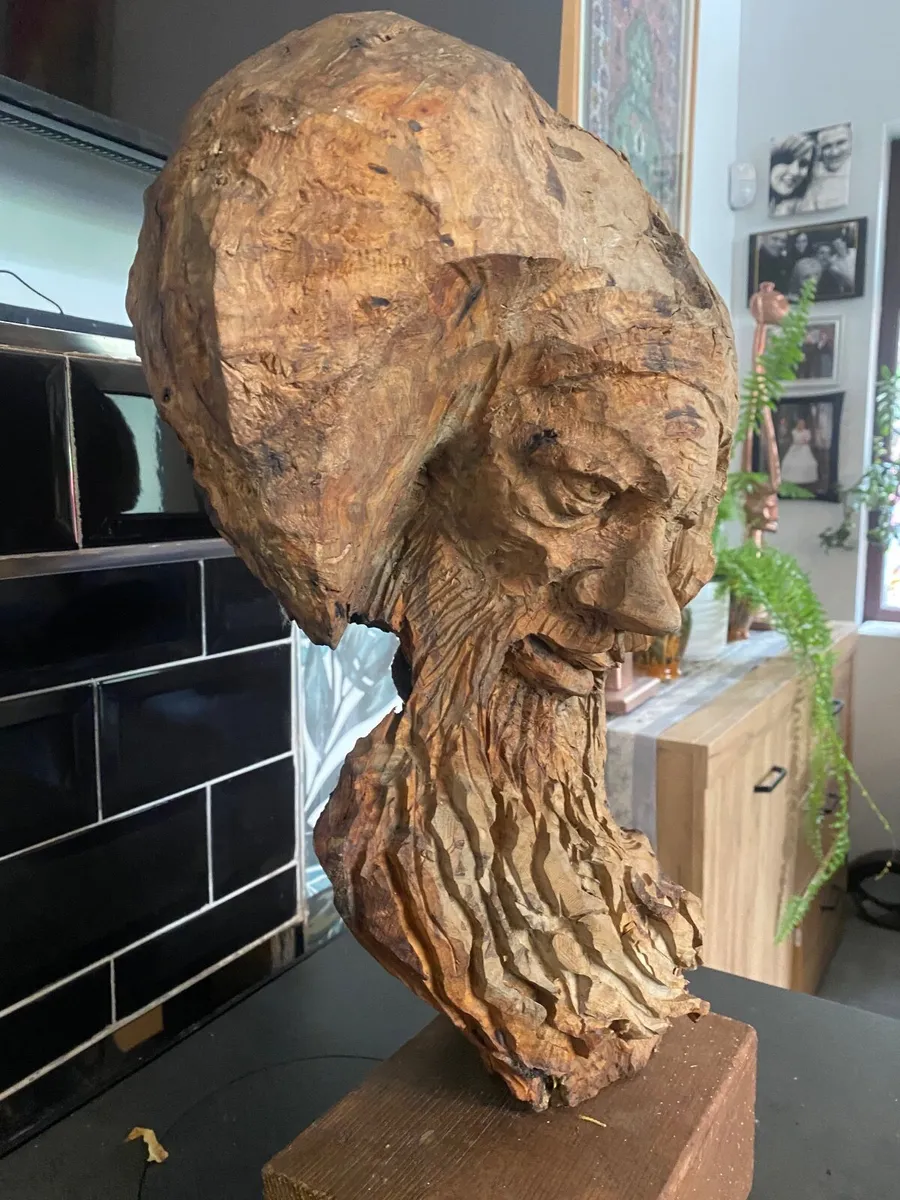 Carved Leonardo da Vinci bust - Image 3