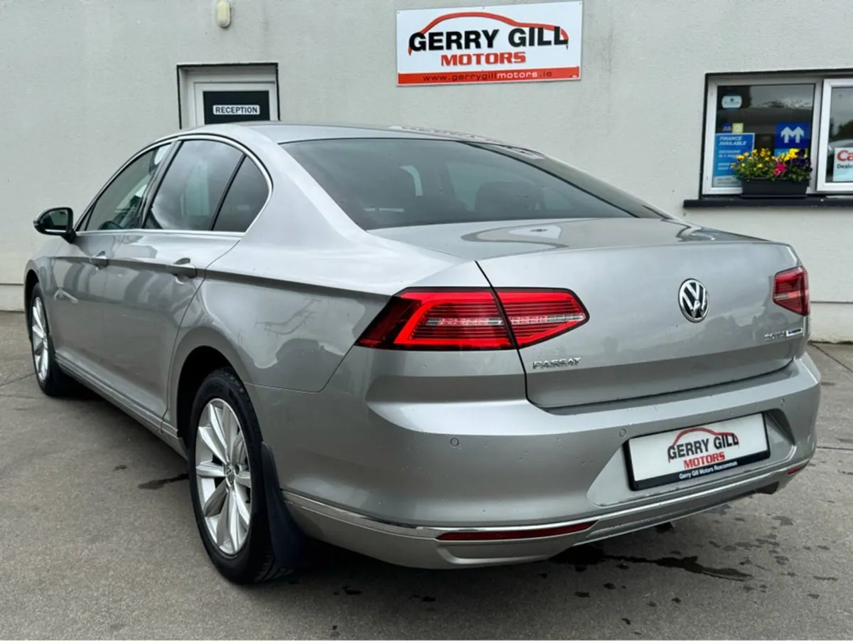 Volkswagen Passat Highline 2.0 TDI Manual 6speed - Image 3