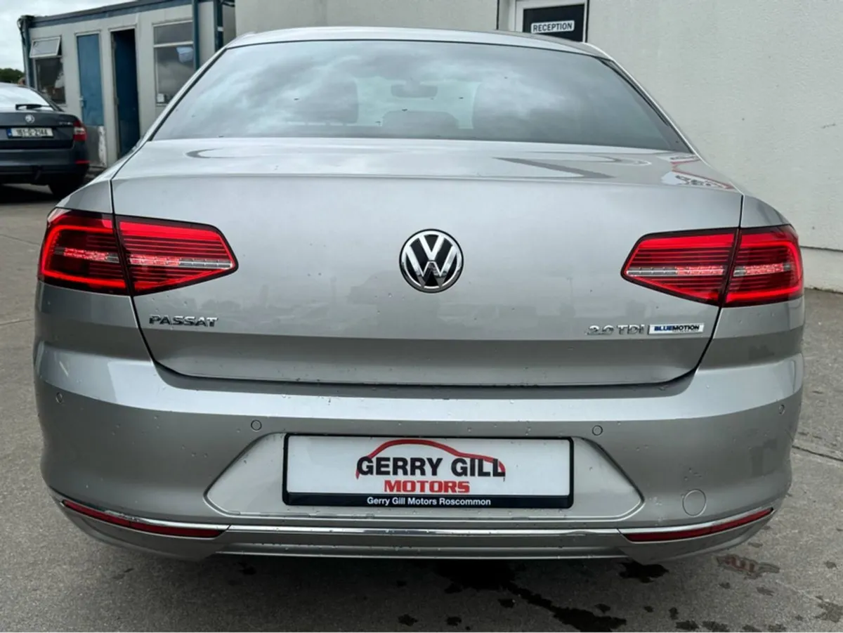 Volkswagen Passat Highline 2.0 TDI Manual 6speed - Image 4