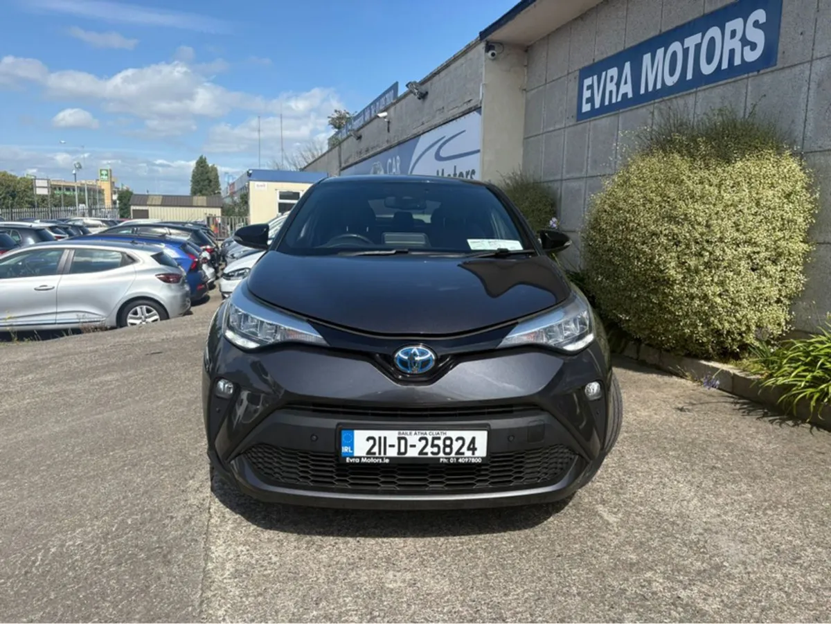 Toyota C-HR Automatic 1.8 Hybrid Sport Bi-tone - Image 2
