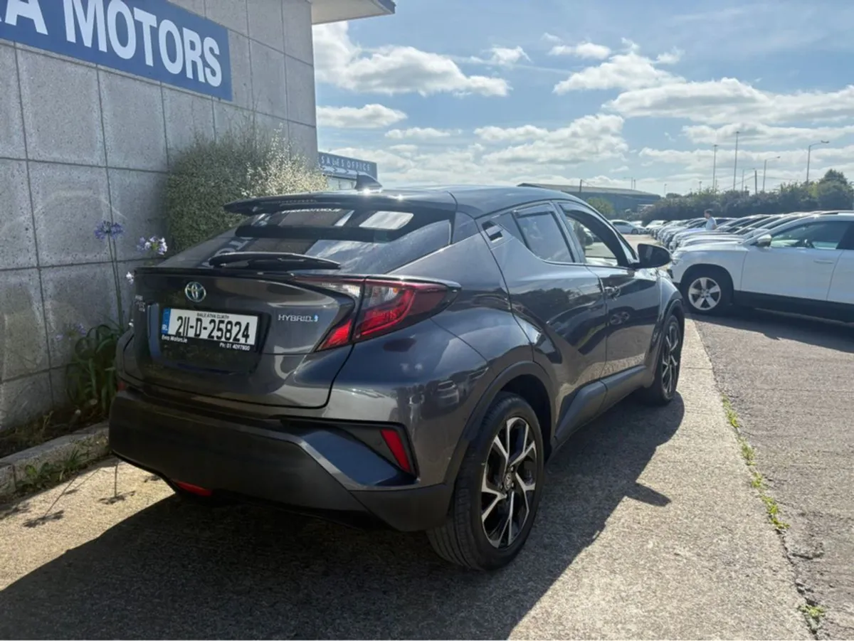 Toyota C-HR Automatic 1.8 Hybrid Sport Bi-tone - Image 4