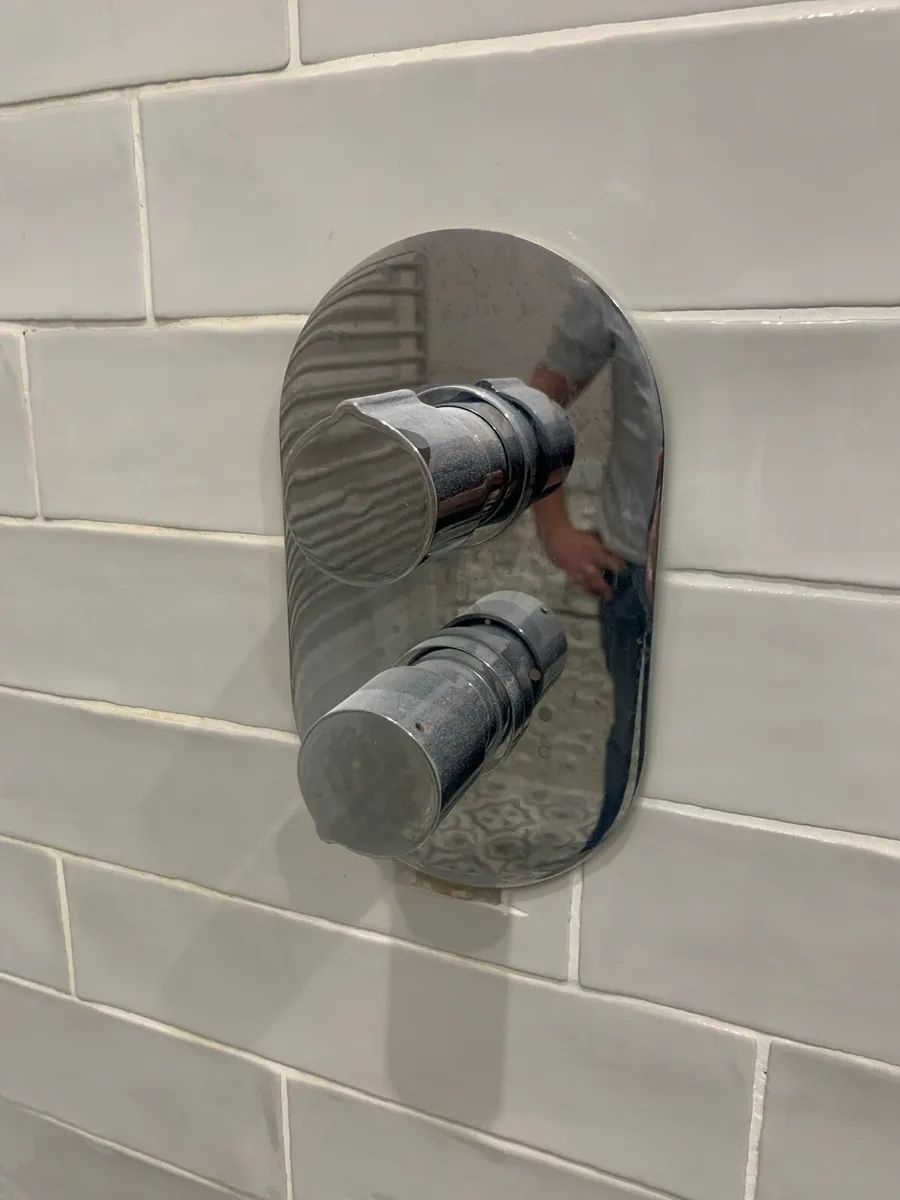 Dual control shower valve chrome. - Image 1