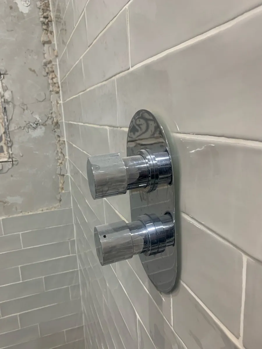 Dual control shower valve chrome. - Image 2