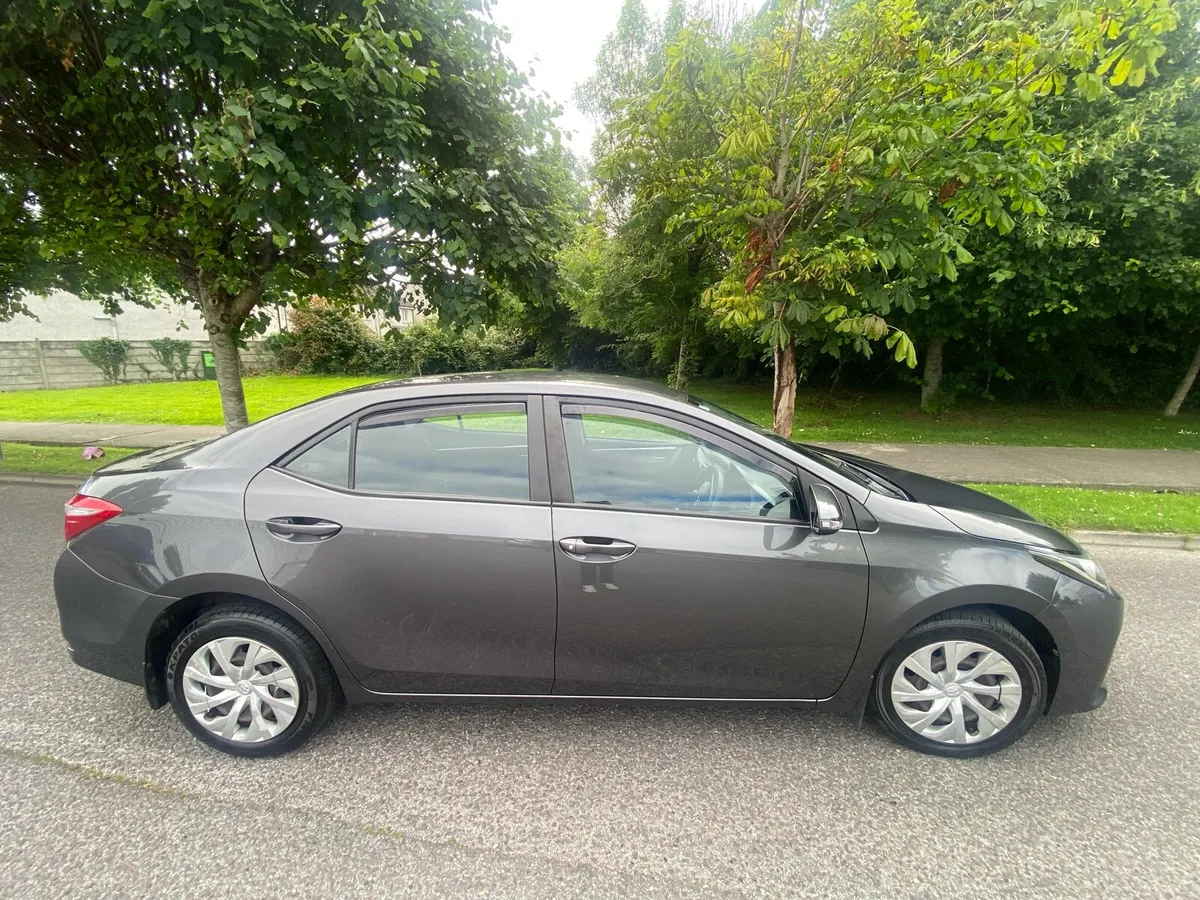 Toyota Corolla 2018 – Grey - Image 2