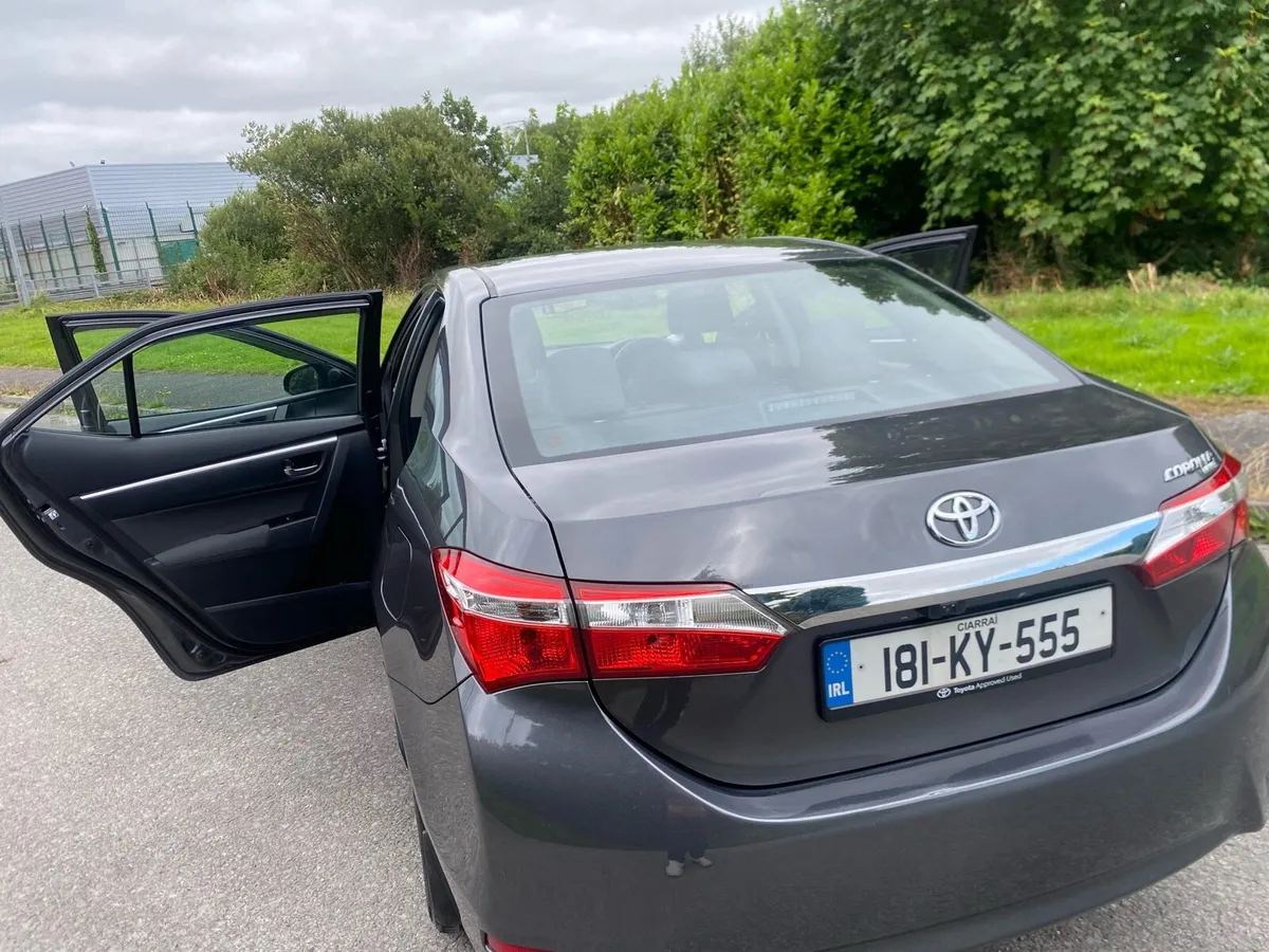 Toyota Corolla 2018 – Grey - Image 3