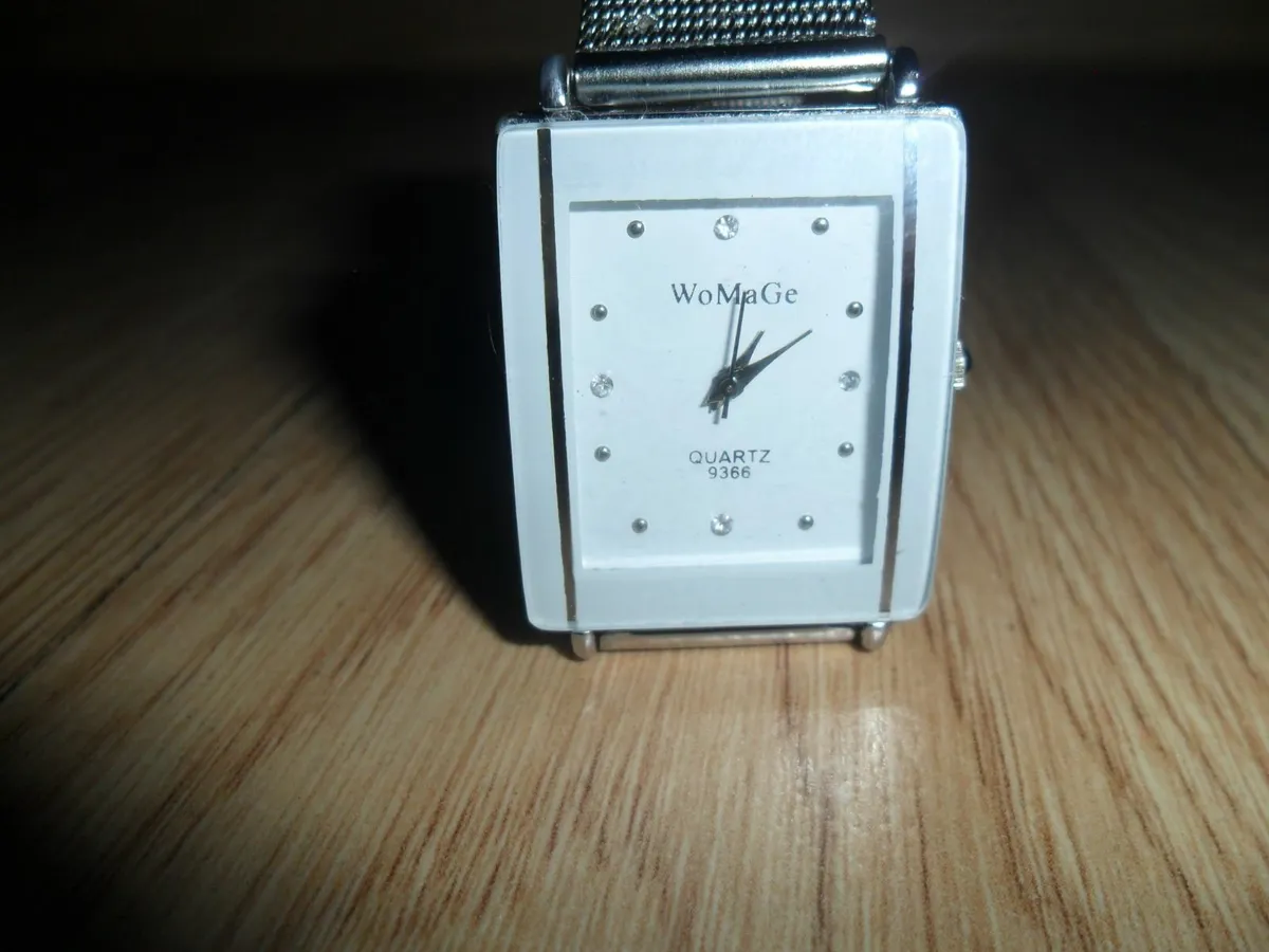 womage quartz watch - Image 3