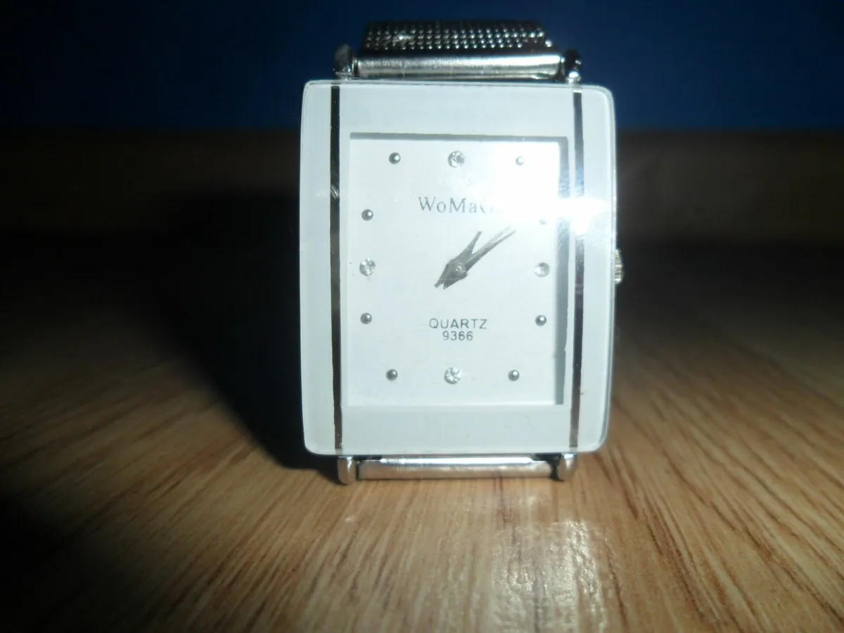womage quartz watch - Image 4