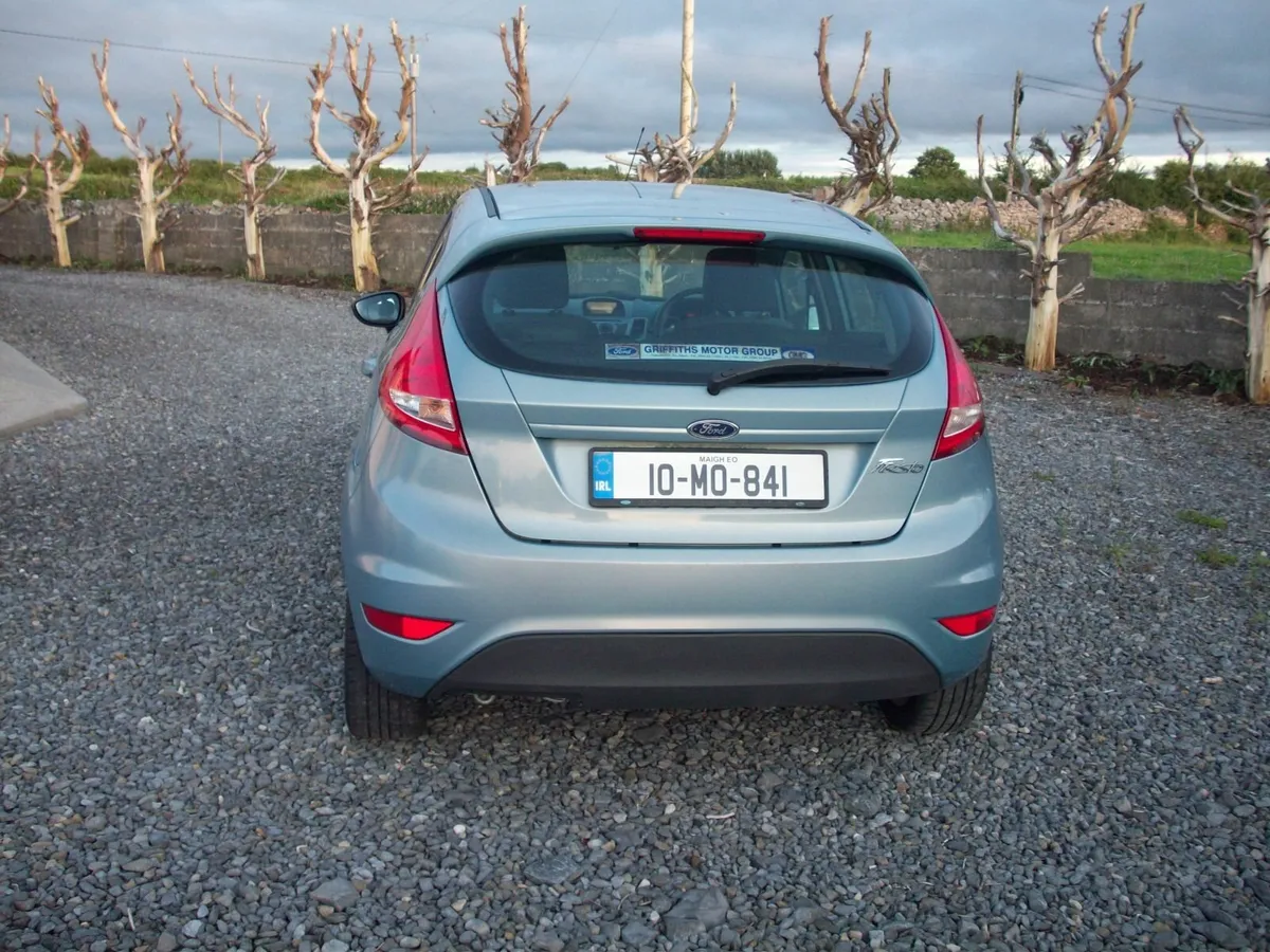 Ford Fiesta 2010 - Image 2
