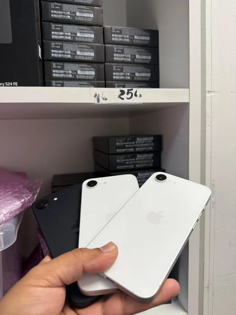 iPhone 16e – 128GB – A Grade - Image 3