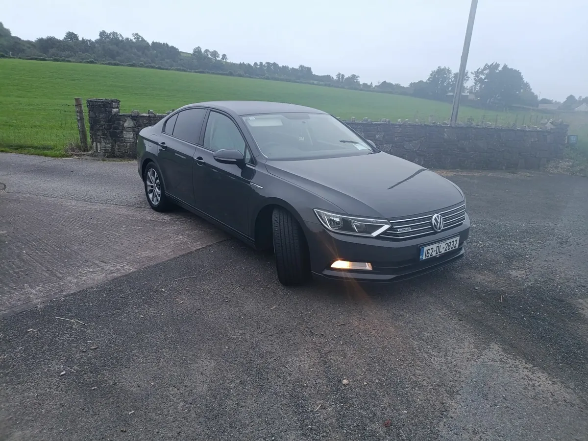 Volkswagen Passat 2016 - Image 2