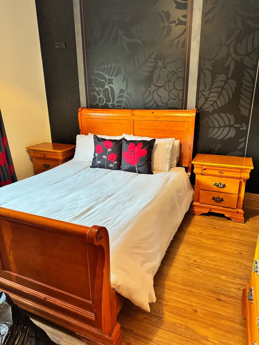 6 piece bedroom furniture - Image 1