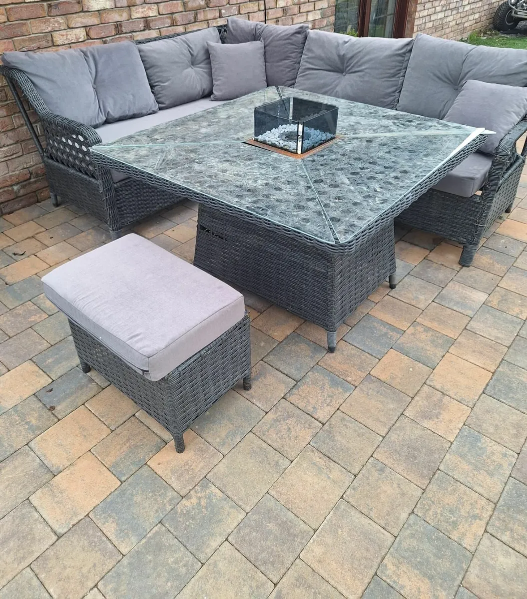 Garden furniture - Image 1