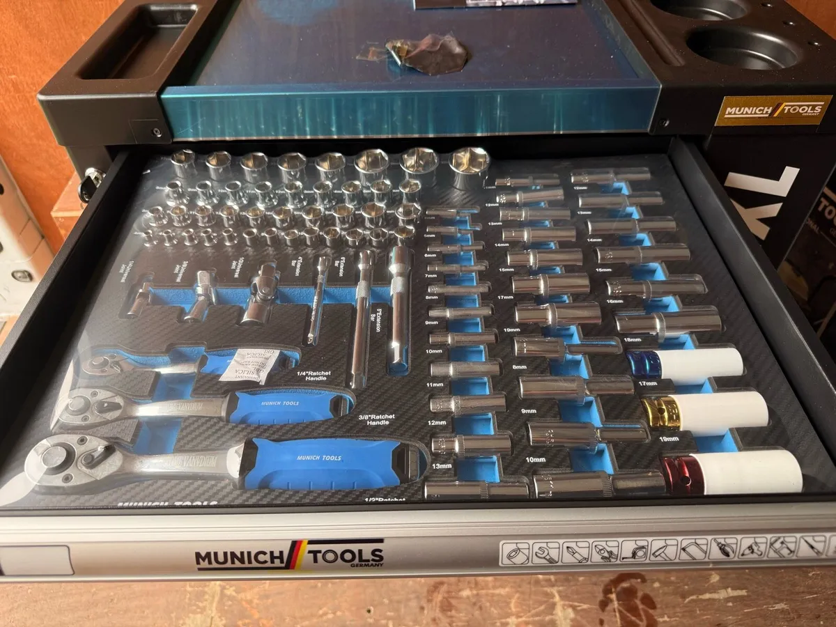 BRAND NEW 7 DRAWER TOOL CHEST FULL OF TOOLS - Image 2