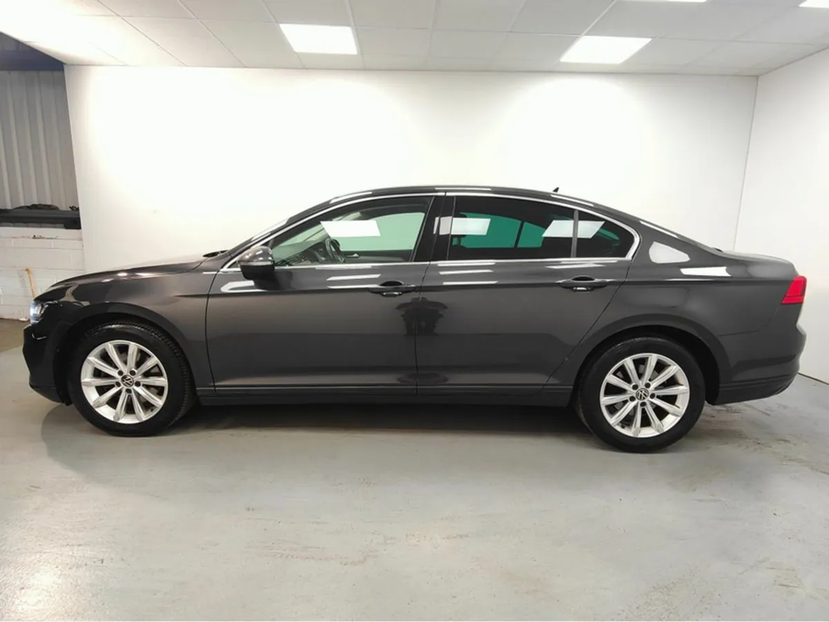 Volkswagen Passat Business 2.0 TDI Manual 6speed - Image 3