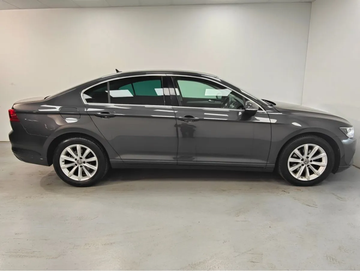 Volkswagen Passat Business 2.0 TDI Manual 6speed - Image 4