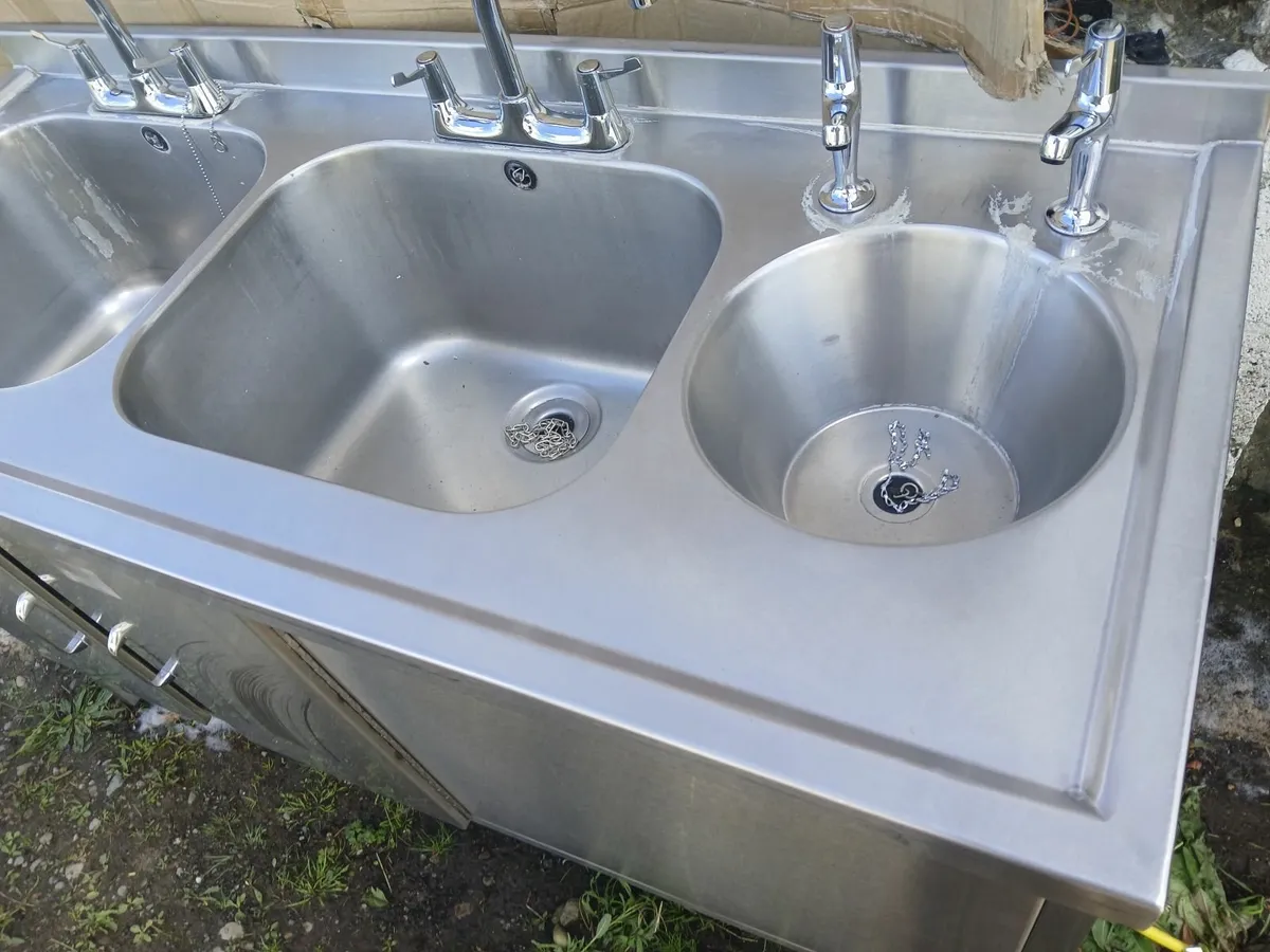 Stainless steel cabbinet /sink unit delivered