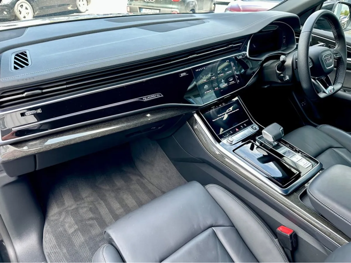Audi Q8 S LN BLK ED 55tfsi E Q - Image 4