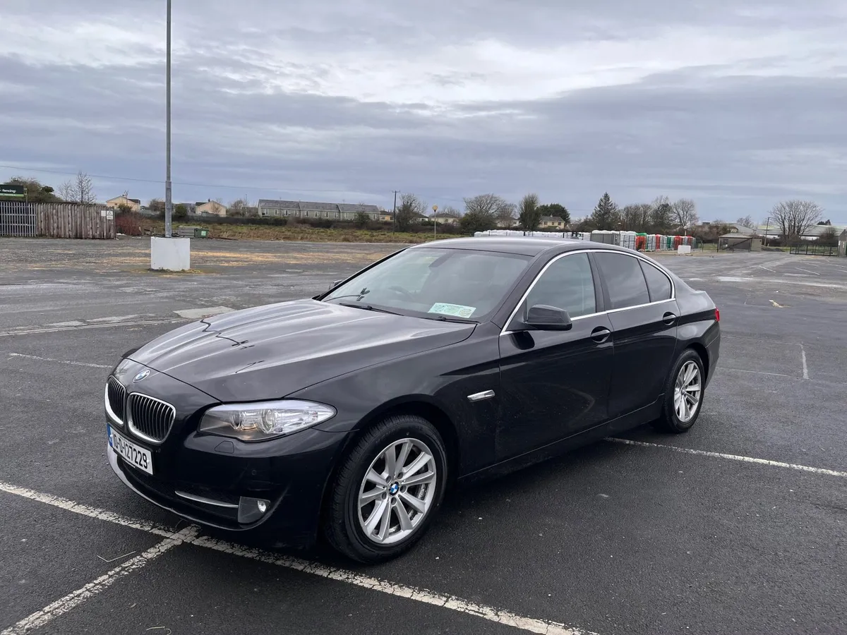 BMW 5-Series 2010 - Image 2