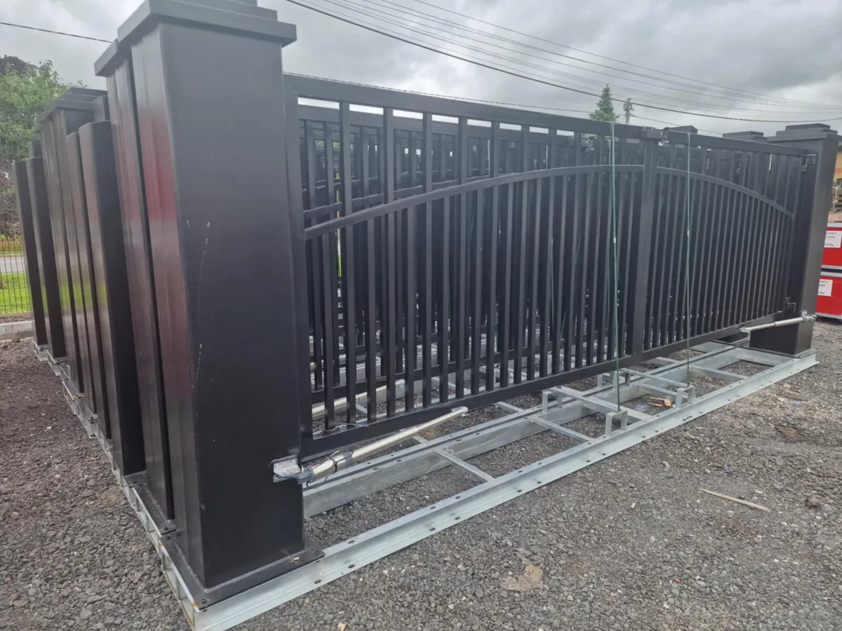 Entrance gates - Image 3