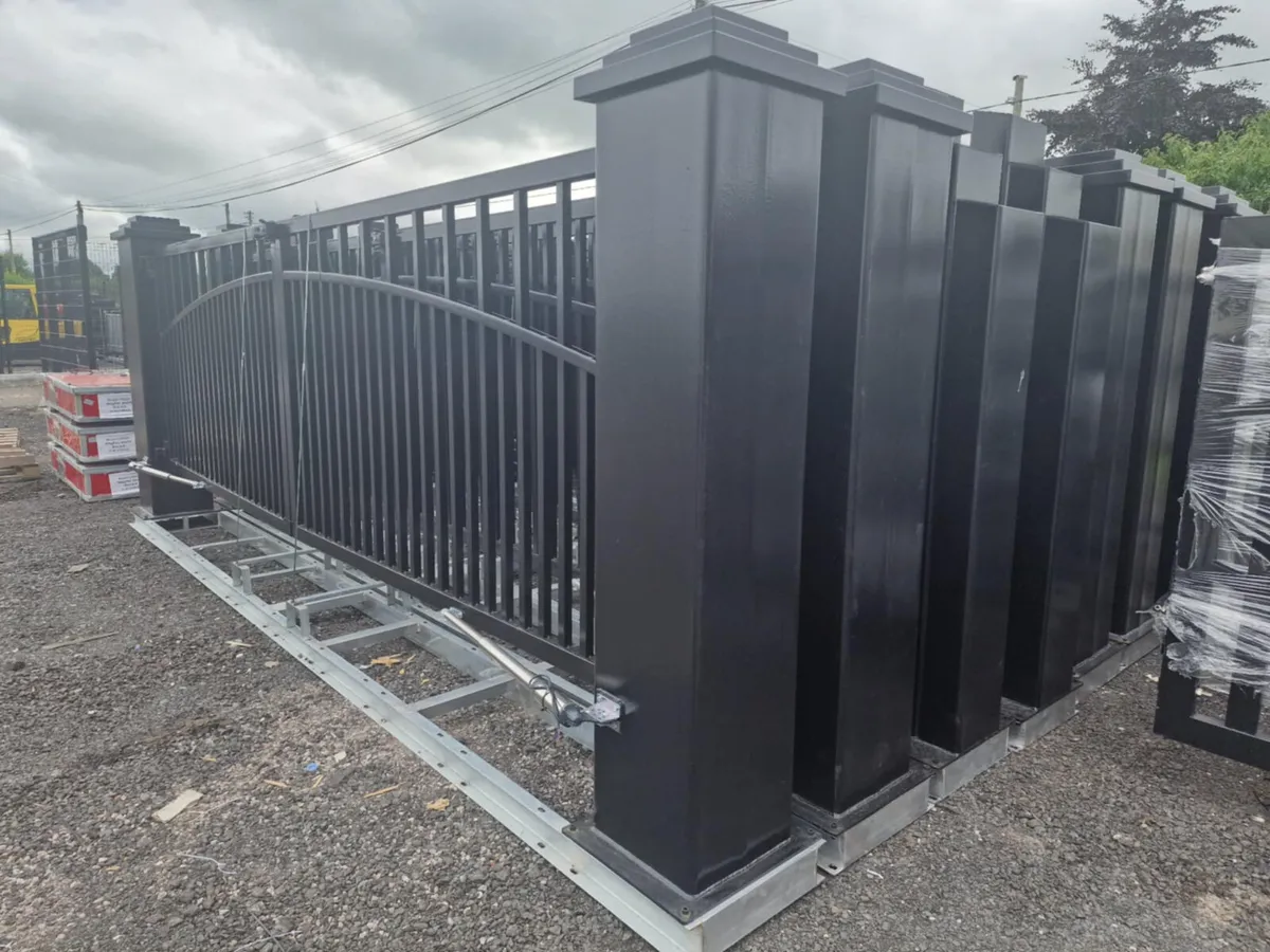 Entrance gates - Image 2