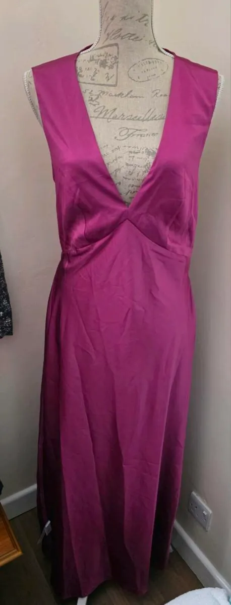 Omnes Nova Dress in Magenta, Ecovero Viscose - Image 2