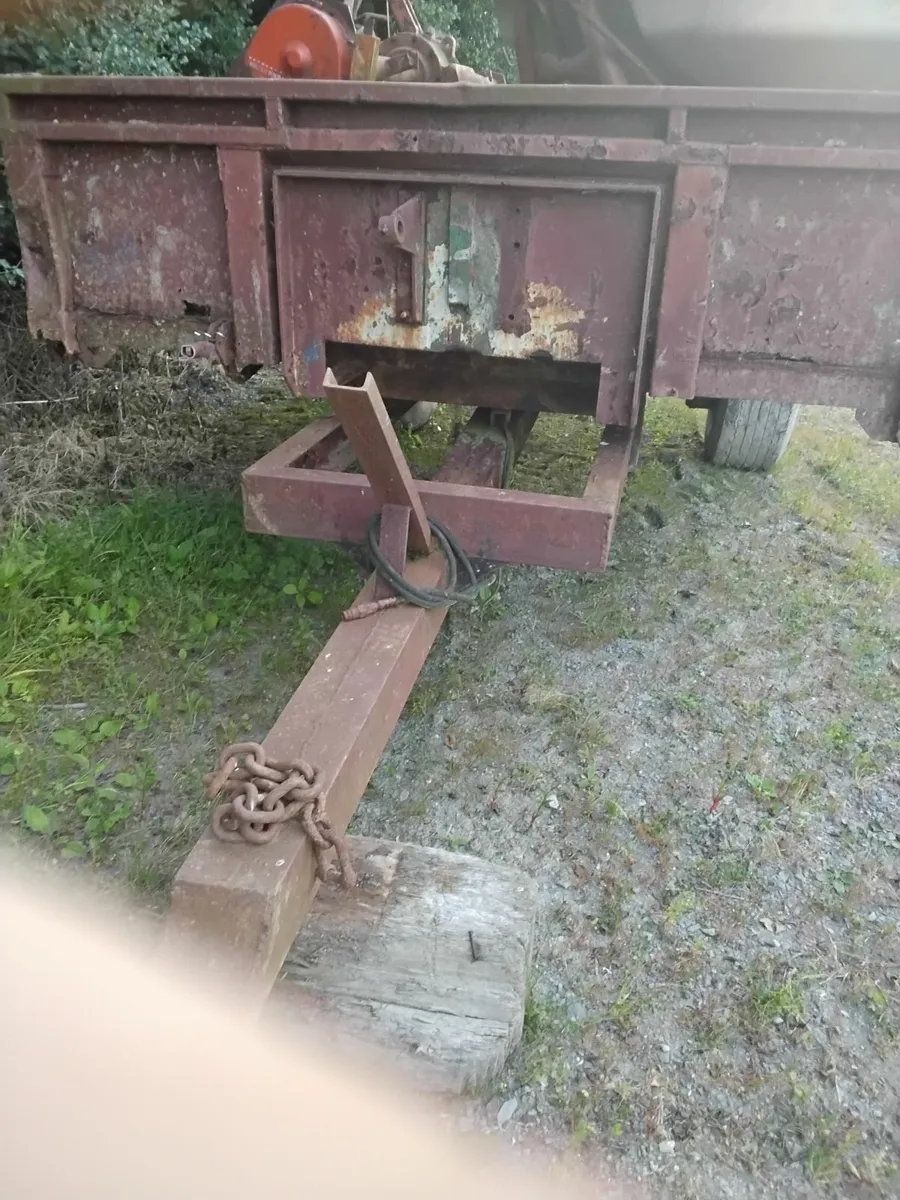 Bale trailer - Image 1