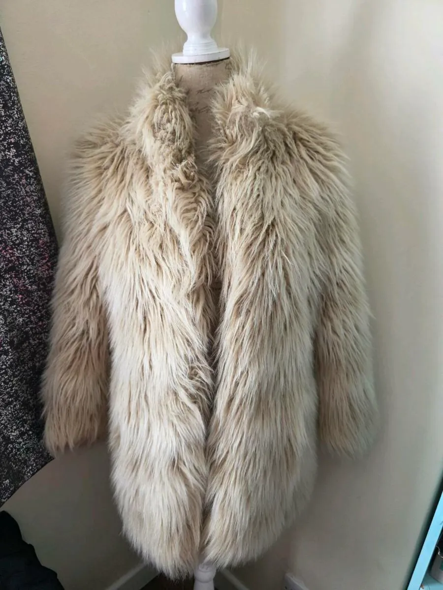 Reiss 1971 cream faux fur coat - Image 1