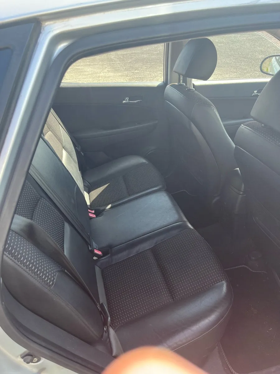 Car - Image 4