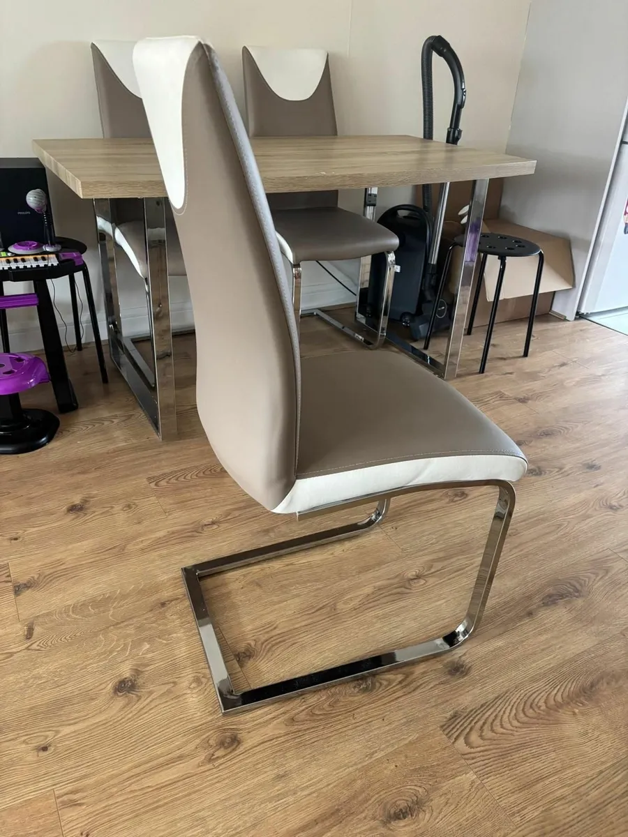 Dining table and 4 chairs - Image 1