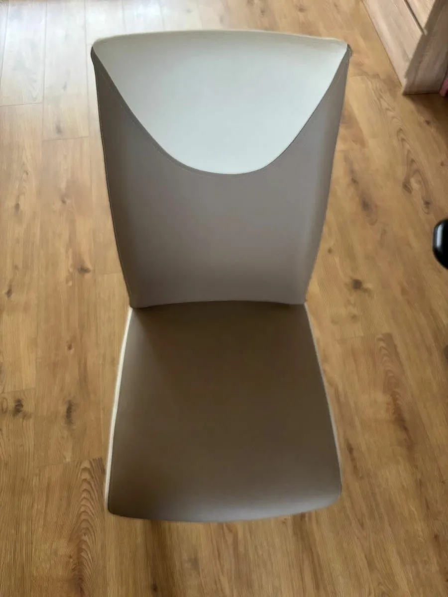 Dining table and 4 chairs - Image 4